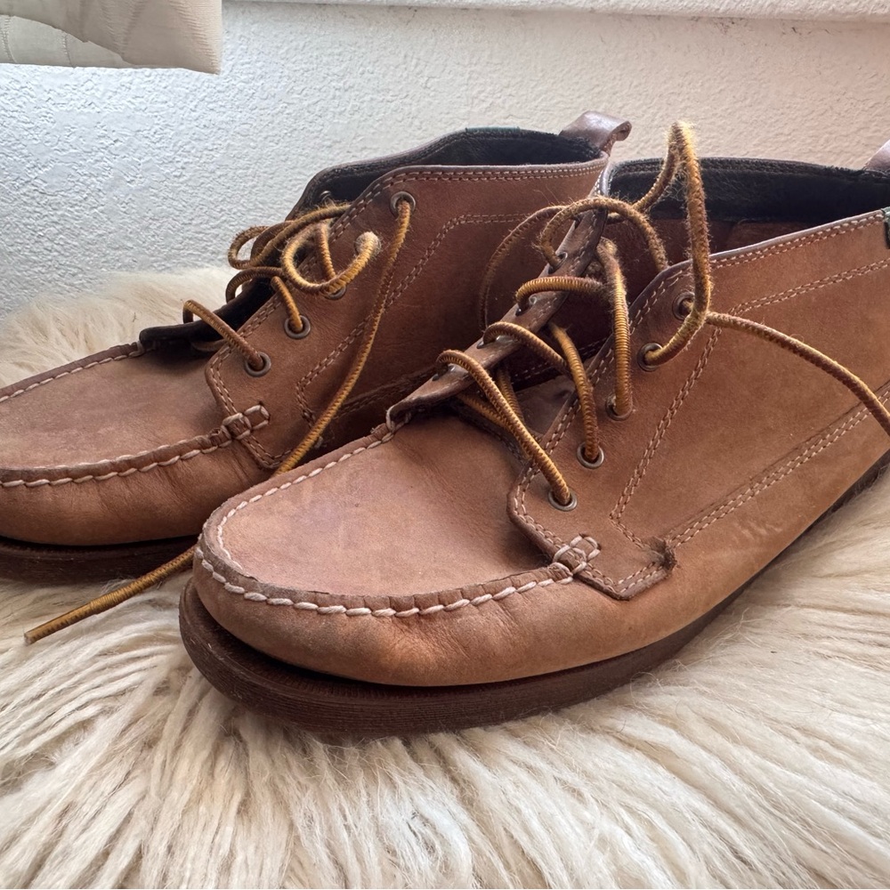 Eastland seneca women’s 9 Leather Chukka Moc-Toe Boots